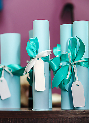 포토 JPG 해외이미지 리본 종이 백그라운드 컨셉 사람없음 초록색 파란색 꼬리표 공백 흰색 메시지 두루마리 오브젝트 사인 문서 매듭 롤 초대 고립 증명서 해외202004 해외포토 컬러 라벨 파일형식 이미지허브