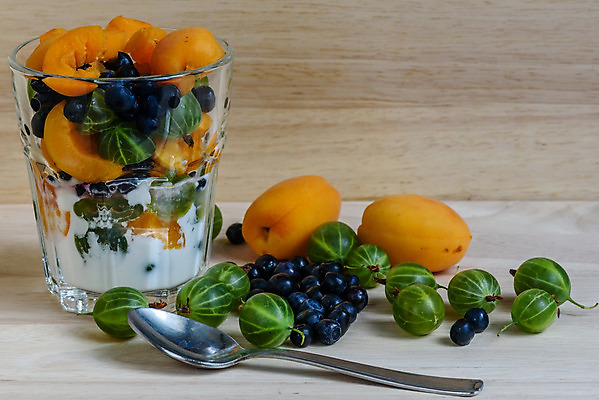 포토 JPG 해외이미지 유리 사람없음 컵 숟가락 블루베리 토핑 살구 해외202004 해외포토 식기 과일 재질 수저 파일형식 이미지허브