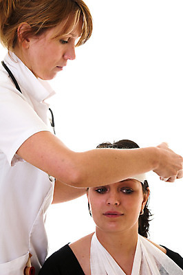 포토 JPG 해외이미지 백인 직업 여자 유니폼 갈색머리 병원 서기 사람 두명 금발 고통 간호사 의사 업무 작업 상처 동료 흰배경 붕대 고립 포장소품 해외202004 해외포토 서양인 헤어스타일 옷 감정 백그라운드 포장 의학 관계 모션 의료진 흰색 오브젝트 포장재료 파일형식 이미지허브