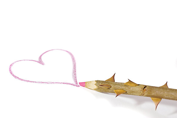 포토 JPG 해외이미지 종이 분홍색 사랑 미술 사람없음 목재 연필 장미 하트 가시 그림 구김 해외202004 해외포토 모양 나무 꽃 감정 컬러 재료 모션 문화예술 학용품 필기구 파일형식 이미지허브