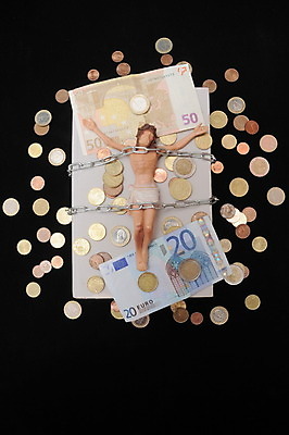 포토 JPG 해외이미지 기독교 종교 문화 십자가 돈 비즈니스 사랑 사람없음 책 경제 믿음 달러 금속 동전 성경 천주교 유로 기도 예수 시장 재산 구매 도둑 절도 심볼 무역 신성 묵주 기부 계산서 매각 숭배 신앙심 위기 해외202004 해외포토 감정 산업 종교용품 재질 금융 쇼핑 신_종교 범죄 범죄인 파일형식 이미지허브