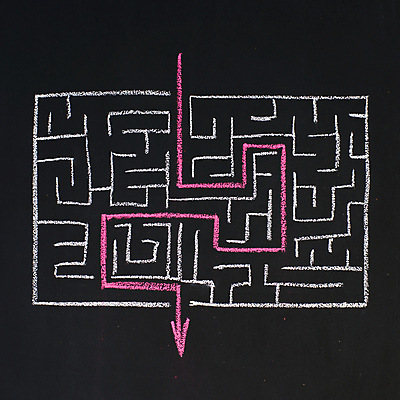 포토 JPG 해외이미지 교육 컨셉 가이드 학교 성공 추상 설계 출입구 화살 사람없음 검은색 칠판 자유 퍼즐 계획 장애물 방향 분필 손그림 초크아트 문제 미로 해결 극복 방법 복잡 해외202004 해외포토 직업 컬러 무늬 그림 초크 파일형식 이미지허브