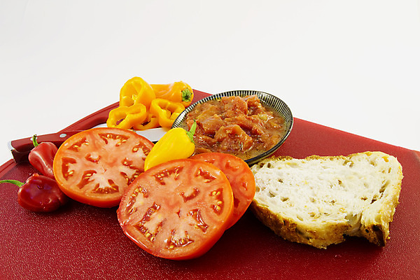 포토 JPG 해외이미지 음식 빵 조각 토마토 채소 재료 피망 건강 사람없음 빨간색 노란색 맛 자르기 준비 살사댄스 스페인어 저칼로리 해외202004 해외포토 컬러 컨셉 모션 춤 파일형식 이미지허브