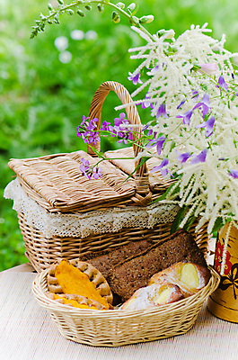 포토 JPG 해외이미지 라이프스타일 꽃 음식 백그라운드 꽃무늬 자연 탁자 아침 디저트 건강 요리 사람없음 야외 초록색 빛 갈색 바구니 정원 식사 저녁식사 봄 빵집 벚꽃 껍질 흰색 신선 사발 닫기 달콤 맛 아침식사 굽기 먹기 유기농 롤 베이글 흙더미 덩어리 프랑스어 점심식사 번 페스츄리 해외202004 해외포토 주간 식물 문자 웰빙 계절 빵 컬러 가구 컨셉 무늬 모션 생활 상점 흙 사기그릇 구이 생태계 파일형식 더미 이미지허브