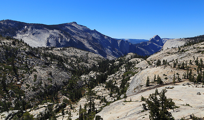 포토 JPG 해외이미지 주간 나무 자연 하늘 산 건조 국립공원 풍경 사람없음 야외 파란색 햇빛 태양 평화 골짜기 계곡 맑음 미국 침묵 고요 황무지 산등성이 캘리포니아 상록수 침엽수 남쪽 감탄 요세미티국립공원 웅장함 지질학 화강암 해외202004 해외포토 자연요소 식물 공원 교육 컬러 컨셉 북아메리카 날씨 소리 암석 방향 생태계 파일형식 이미지허브