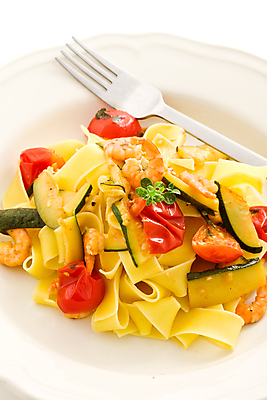 포토 JPG 해외이미지 음식 포크 잎 토마토 새우 파스타 파슬리 스파게티 어류 사람없음 최고 맛 레몬 냅킨 성분 건강식 고립 주키니 해외202004 해외포토 식물 식기 컨셉 채소 과일 서양음식 갑각류 수중동물 파일형식 이미지허브