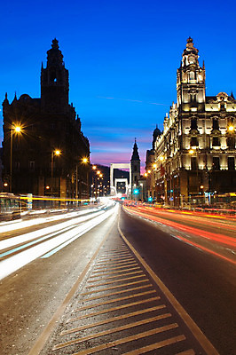 포토 JPG 해외이미지 유럽 도로 여행 백그라운드 건축양식 교통시설 자국 모션 자동차 전등 거리 사람없음 건물 빨간색 파란색 빛 도시풍경 램프 도시 클래식 야간 저녁 소프트포커스 속도 꼬리 헝가리 부다페스트 블러 해외202004 해외포토 자연요소 건축물 건축 나라 길 육상교통 컬러 교통 컨셉 조명 촬영기법 풍경 시설 동유럽 파일형식 이미지허브