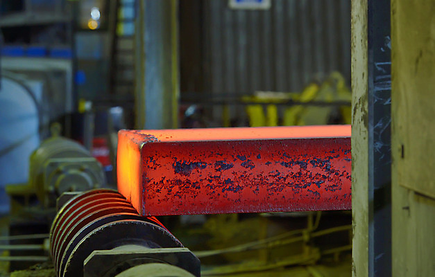 포토 JPG 해외이미지 식물 산업 선 공장 불 불꽃 실내 사람없음 내부 빨간색 노란색 금속 힘 장비 과학기술 뜨거움 작업실 환경오염 제조 위험 난로 철 롤러 연료 온도 무거움 방앗간 연소 광 방법 제철소 주조 철강 컨베어밸트 해외202004 해외포토 자연요소 컬러 컨셉 공업 재질 기술 기계 무게 난방기 파일형식 이미지허브