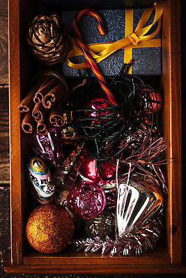 포토 JPG 해외이미지 계절 리본 분홍색 백그라운드 크리스마스 겨울 공 유리 휴가 휴식 새해 기념 사탕 선물 사람없음 목재 장식 가로 빨간색 초록색 파란색 빛 상자 컬러풀 노란색 축제 축하 소나무 달콤 은색 잔치 원뿔 시나몬 옛날 테마 해외202004 해외포토 도형 나무 기념일 컬러 컨셉 재료 재질 디저트 맛 파일형식 이미지허브