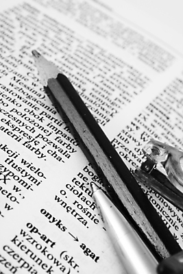 포토 JPG 해외이미지 직업 교육 종이 문화 안경 텍스트 사람없음 책 단어 스터디 독서 검은색 흰색 오픈 클래식 편지 사인 문학 페이지 세피아 옛날 지능 해외202004 해외포토 문자 잡화 컬러 컨셉 촬영기법 학습 파일형식 이미지허브