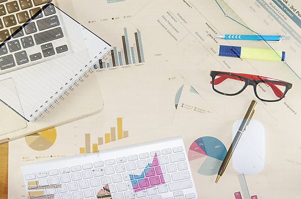 포토 JPG 해외이미지 직업 종이 비즈니스 탁자 직장 실내 사람없음 컴퓨터 사무실 우주 방 업무 책상 문서 해외202004 해외포토 가구 회사 내부 전자제품 작업 파일형식 이미지허브