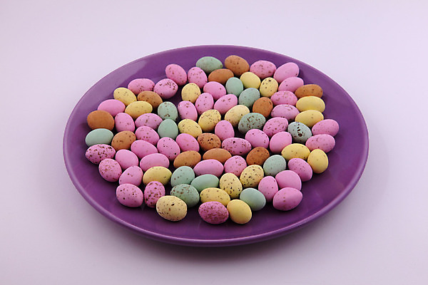 포토 JPG 해외이미지 전통 계절 행복 음식 백그라운드 컨셉 휴가 부활절 사탕 선물 사람없음 장식 빨간색 갈색 노란색 초콜릿 계란 놀람 봄 껍질 흰색 화려 그리기 달콤 심볼 고립 해외202004 해외포토 기념일 감정 컬러 모션 디저트 표정 알 맛 파일형식 이미지허브