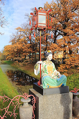 포토 JPG 해외이미지 공원 조각 휴식 사람없음 가을 러시아 해외202004 해외포토 계절 공공시설 유럽 컨셉 파일형식 이미지허브