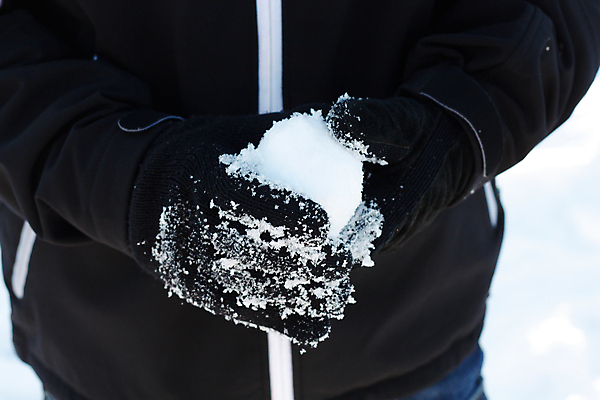 포토 JPG 해외이미지 1 어린이 겨울 밭 장난 공 놀이 그림자 사람없음 야외 맑음 냉동 얼음 목도리 추위 흰색 큼 시원함 만들기 거인 눈덩이 여의주 해외202004 해외포토 자연요소 잡화 계절 컬러 농업 모션 날씨 눈_날씨 사람 크기 파일형식 이미지허브