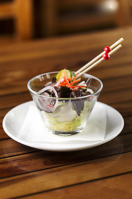 포토 JPG 해외이미지 접시 음식 채소 유리 고추 파슬리 건강 사람없음 식사 버섯 흰색 신선 애피타이저 허브 슬라이스 라임 폭식 그라탱 부스러기 식용 채식주의자 해외202004 해외포토 식물 식기 컬러 과일 재질 서양음식 채식 파일형식 이미지허브