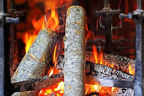 포토 JPG 해외이미지 겨울 불 사람없음 목재 뜨거움 벽난로 화재 통나무 연소 광 재 화상 해외202004 해외포토 자연요소 나무 계절 재료 상처 사건 파일형식 이미지허브