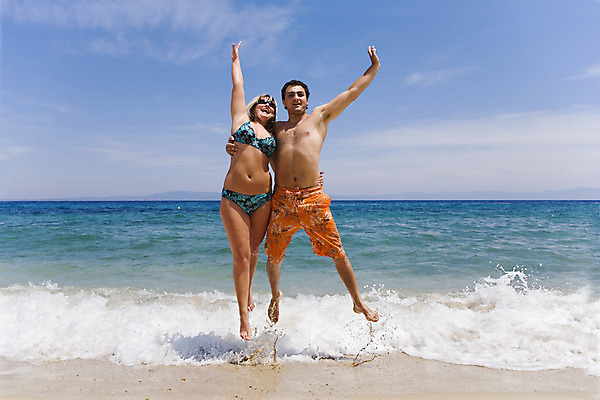 포토 JPG 해외이미지 구름 모래 바다 하늘 열대 항해 두명 물 여름 태양 점프 해외202004 해외포토 자연요소 계절 배_교통 모션 사람 파일형식 이미지허브