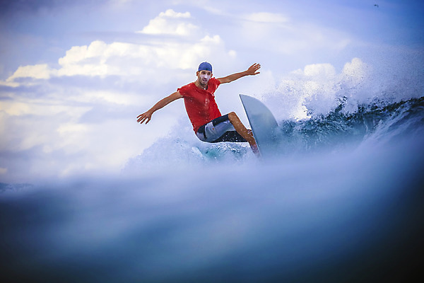 포토 JPG 해외이미지 남자 스포츠 파도 바다 여행 포즈 모션 자연 날씨 통 한명 풍경 야외 물 여름 파란색 운동 힘 에너지 수상스포츠 액체 서핑 떨어짐 승차 위험 시원함 발리 인도네시아 태평양 분무기 튜브 서퍼 혁명 해외202004 해외포토 자연요소 1 계절 아시아 컬러 섬 컨셉 운동선수 건강 사람 생태계 파일형식 이미지허브