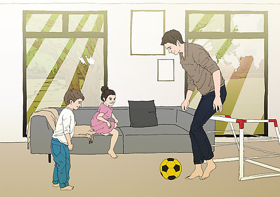 PSD 나무 여자 남자 어린이 쿠션 거실 일러스트 창문 실내 성인 세명 소파 화목 다정 자녀 아빠 골대 공놀이 아트툰 국내일러스트 식물 컨셉 의자 공 가족 놀이 사람 내부 그림 파일형식