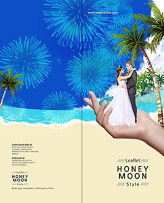 PSD 백인 템플릿 편집 표지디자인 북디자인 손 커플 출판디자인 여자 표지 남자 리플렛 2단접지 북커버 신혼부부 한손 불꽃놀이 들기 팜플렛 20대 성인 해변 옆모습 신체부위 세명 모래사장 야자수 마주보기 신혼여행 이미지템플릿 서양인 나무 부부 바다 뷰포인트 결혼 관계 모션 놀이 사람 청년 신혼 파일형식