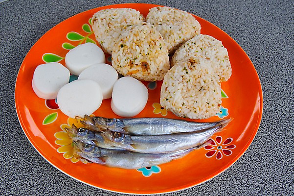 포토 JPG 접시 음식 식재료 떡 사람없음 주먹밥 오니기리 국내포토 식기 밥 일본음식 파일형식