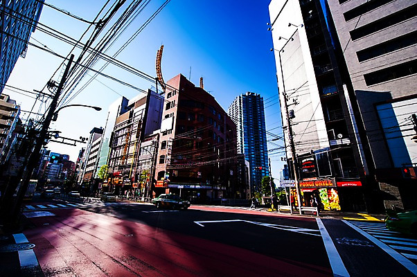 포토 JPG 주간 도로 사람 풍경 빌딩 여러명 야외 건물 일본 도시 도쿄 군중 전봇대 롯본기 국내포토 자연요소 건축물 공공시설 아시아 길 다수 교통시설 파일형식