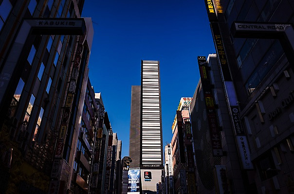 포토 JPG 주간 로우앵글 풍경 빌딩 사람없음 야외 건물 일본 도시 도쿄 신주쿠 국내포토 자연요소 건축물 아시아 뷰포인트 파일형식