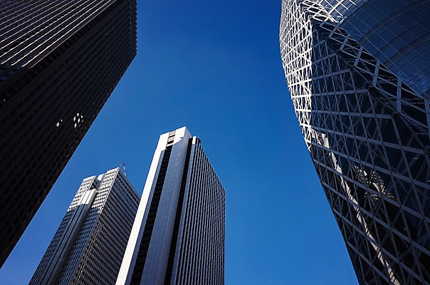 포토 JPG 주간 로우앵글 하늘 빌딩 사람없음 야외 일본 고층빌딩 도시 도쿄 신주쿠 국내포토 자연요소 아시아 뷰포인트 건물 파일형식