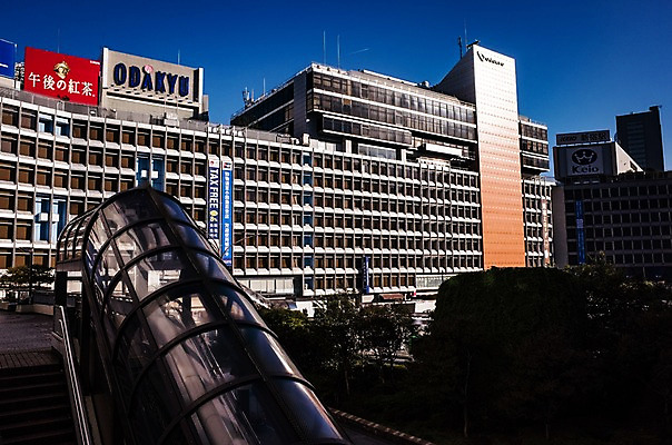 포토 JPG 주간 풍경 사람없음 야외 건물 일본 도시 역 도쿄 신주쿠 국내포토 자연요소 건축물 아시아 교통시설 파일형식