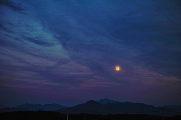 포토 JPG 구름 자연 하늘 풍경 사람없음 야외 일본 어둠 보름달 야간 야마나시 국내포토 자연요소 아시아 달 생태계 파일형식
