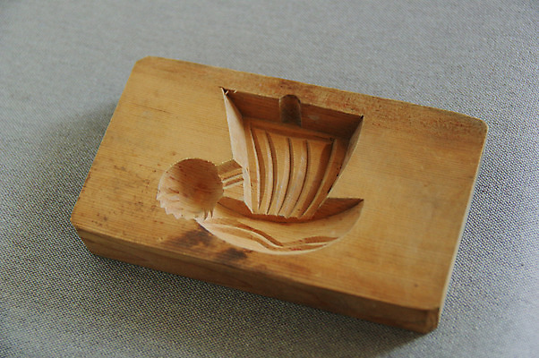 포토 JPG 틀 사람없음 목재 나뭇결 한척 돛단배 오브젝트 국내포토 나무 1 배_교통 재료 파일형식