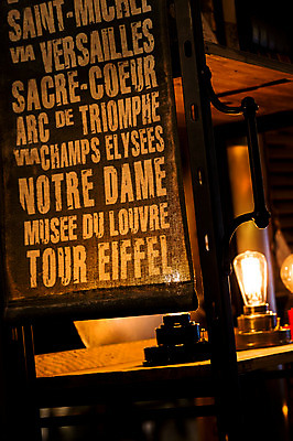 포토 JPG 영어 전구 조명 알림판 실내 사람없음 빛 일본 오사카 국내포토 문자 아시아 내부 파일형식