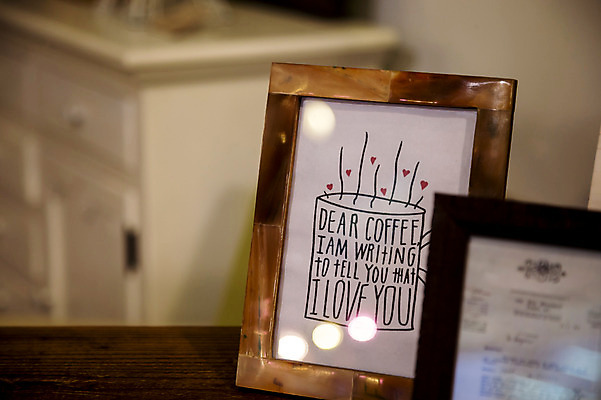 포토 JPG 영어 액자 실내 사랑 사람없음 아웃포커스 컵 일본 하트 그림 오사카 국내포토 모양 문자 식기 감정 아시아 촬영기법 내부 파일형식