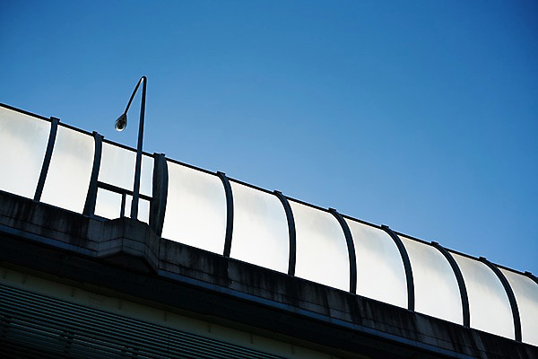 포토 JPG 주간 로우앵글 가로등 하늘 사람없음 야외 고속도로 가교 국내포토 자연요소 건축물 공공시설 도로 뷰포인트 파일형식