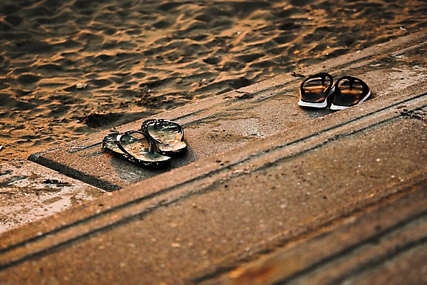 포토 JPG 주간 바다 풍경 해변 사람없음 야외 계단 일출 일본 일몰 수면 쪼리 두켤레 국내포토 자연요소 아시아 물 노을 샌들 파일형식