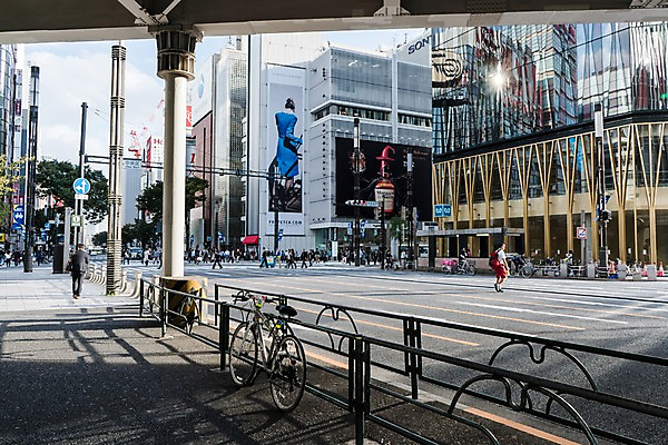 포토 JPG 주간 도로 난간 사람 풍경 빌딩 여러명 야외 건물 일본 자전거 기둥 도시 보행로 도쿄 군중 가교 국내포토 자연요소 건축물 건축 아시아 길 다수 교통시설 바이크 파일형식