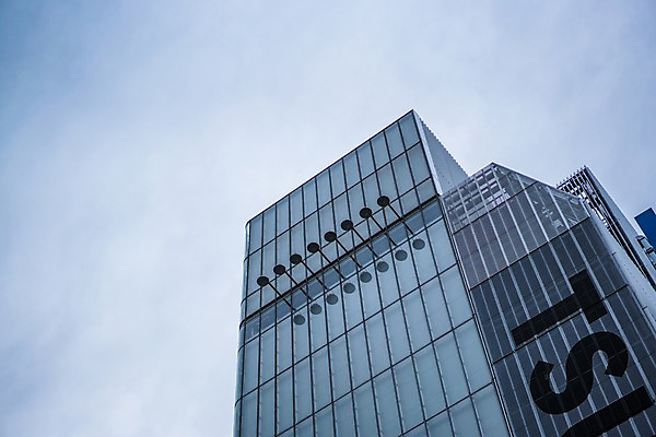 포토 JPG 주간 창문 하늘 빌딩 사람없음 야외 일본 고층빌딩 도시 도쿄 국내포토 자연요소 아시아 건물 파일형식