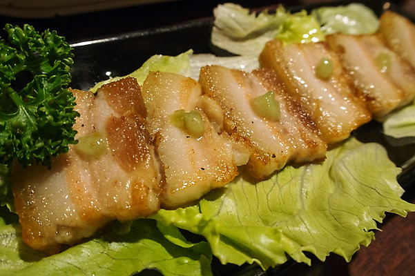 포토 JPG 접시 음식 채소 파슬리 육류 근접촬영 사람없음 상추 구이 삼겹살 일본음식 국내포토 식기 뷰포인트 식재료 돼지고기 파일형식