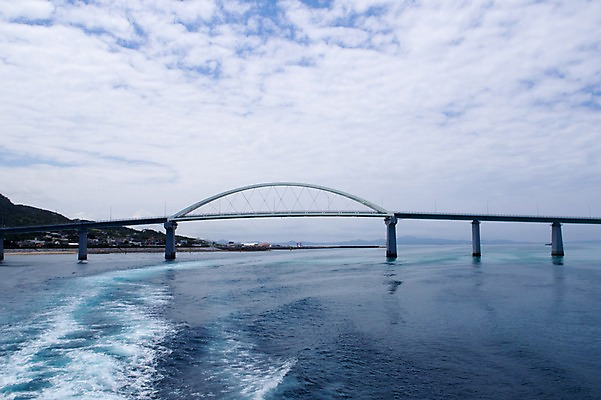 포토 JPG 주간 구름 바다 하늘 풍경 사람없음 야외 일본 가교 이에섬 국내포토 자연요소 건축물 아시아 섬 오키나와 파일형식