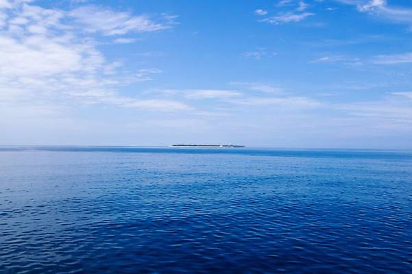 포토 JPG 주간 구름 바다 섬 자연 하늘 풍경 사람없음 야외 일본 수평선 이에섬 국내포토 자연요소 아시아 생태계 오키나와 파일형식