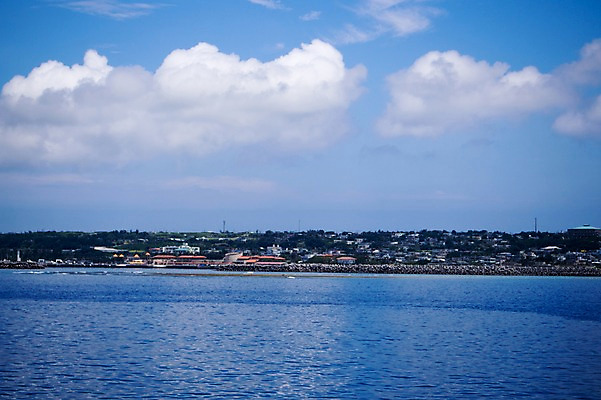 포토 JPG 주간 구름 바다 섬 하늘 풍경 사람없음 야외 마을 일본 이에섬 국내포토 자연요소 아시아 오키나와 파일형식