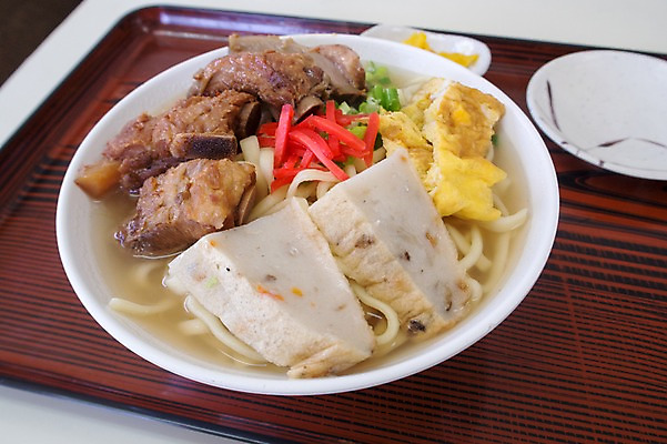 포토 JPG 음식 쟁반 육류 사람없음 일본 면류 고명 어묵 국수 지단 나무쟁반 일본음식 이에섬 국내포토 아시아 섬 식재료 목재 오키나와 파일형식