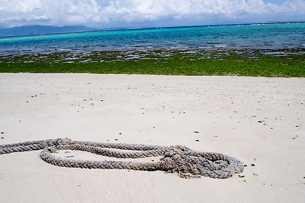 포토 JPG 주간 구름 밧줄 바다 풍경 해변 사람없음 야외 모래사장 일본 이에섬 국내포토 자연요소 아시아 줄 섬 오키나와 파일형식