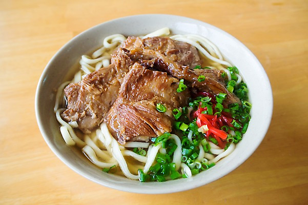 포토 JPG 그릇 음식 식탁 육류 사람없음 일본 면류 국수 쪽파 일본음식 이에섬 국내포토 식기 아시아 섬 식재료 탁자 파 오키나와 파일형식