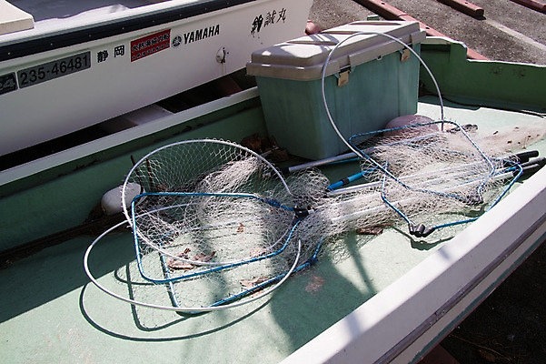 포토 JPG 주간 바다 풍경 사람없음 야외 일본 뜰채 한척 그물 어선 국내포토 자연요소 1 아시아 배_교통 낚시용품 파일형식