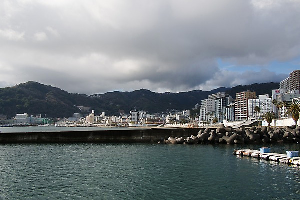 포토 JPG 주간 구름 바다 하늘 풍경 사람없음 야외 건물 항구 일본 도시 방파제 국내포토 자연요소 건축물 공공시설 아시아 교통시설 파일형식