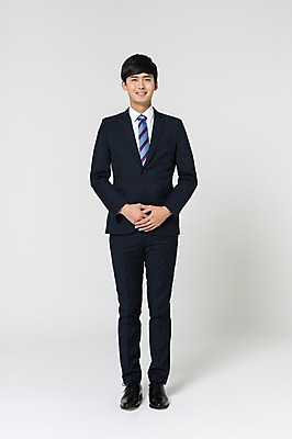 포토 JPG 스튜디오촬영 전신 남자 구두 실내 한명 서기 미소 정장 20대 성인 앞모습 한국인 비즈니스맨 손모으기 배꼽인사 청년남자한명만 성인남자한명만 국내포토 1 옷 뷰포인트 신발 비즈니스 모션 표정 사람 동양인 손짓 청년 내부 인사 직장인 남자한명만 성인남자만 청년남자만 파일형식