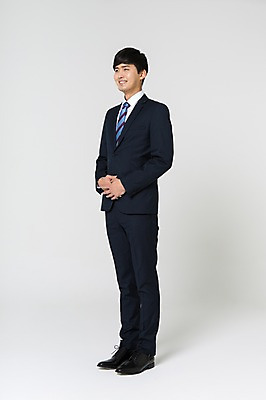 포토 JPG 스튜디오촬영 전신 남자 구두 실내 한명 서기 미소 정장 20대 성인 옆모습 한국인 비즈니스맨 손모으기 배꼽인사 청년남자한명만 성인남자한명만 국내포토 1 옷 뷰포인트 신발 비즈니스 모션 표정 사람 동양인 손짓 청년 내부 인사 직장인 남자한명만 성인남자만 청년남자만 파일형식