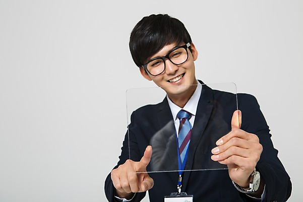 포토 JPG 스튜디오촬영 남자 안경 알림판 실내 한명 미소 들기 정장 상반신 20대 성인 앞모습 터치 한국인 검지손가락 가리킴 비즈니스맨 사원증 아크릴 청년남자한명만 성인남자한명만 안경낌 국내포토 1 잡화 옷 뷰포인트 비즈니스 손가락 모션 재질 표정 사람 동양인 손짓 청년 내부 직장인 남자한명만 성인남자만 청년남자만 파일형식