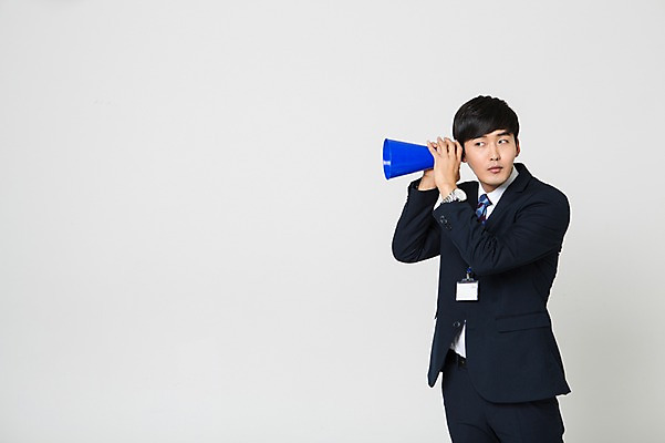 포토 JPG 스튜디오촬영 남자 실내 한명 서기 들기 정장 상반신 20대 성인 앞모습 확성기 듣기 한국인 비즈니스맨 사원증 청년남자한명만 성인남자한명만 국내포토 1 옷 뷰포인트 비즈니스 모션 사람 동양인 청년 내부 직장인 남자한명만 성인남자만 청년남자만 파일형식